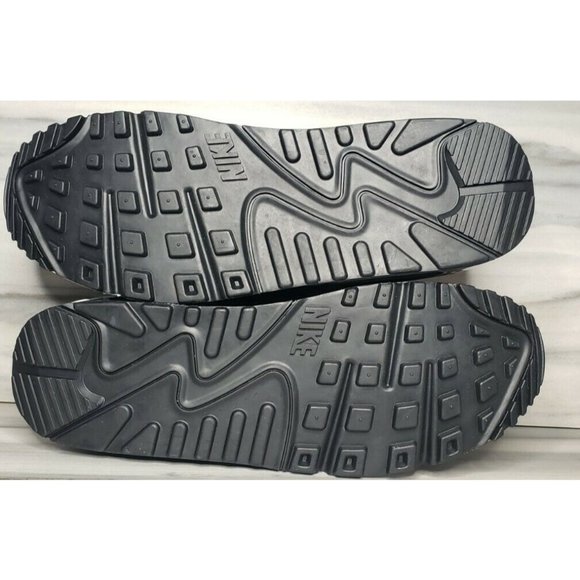 Athletic_Shoes